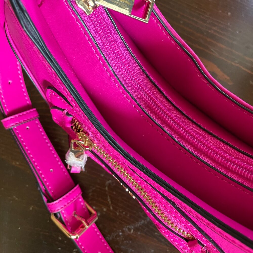 FIRM. Vintage ALDO Crossbody Shoulder Purse, Gorgeous Fuchsia & Gold. - Picture 8 of 13
